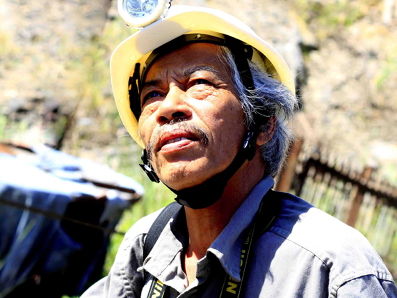 Khắc Đạm - Từ thợ mỏ cầm máy đến nghệ sĩ chuyên nghiệp